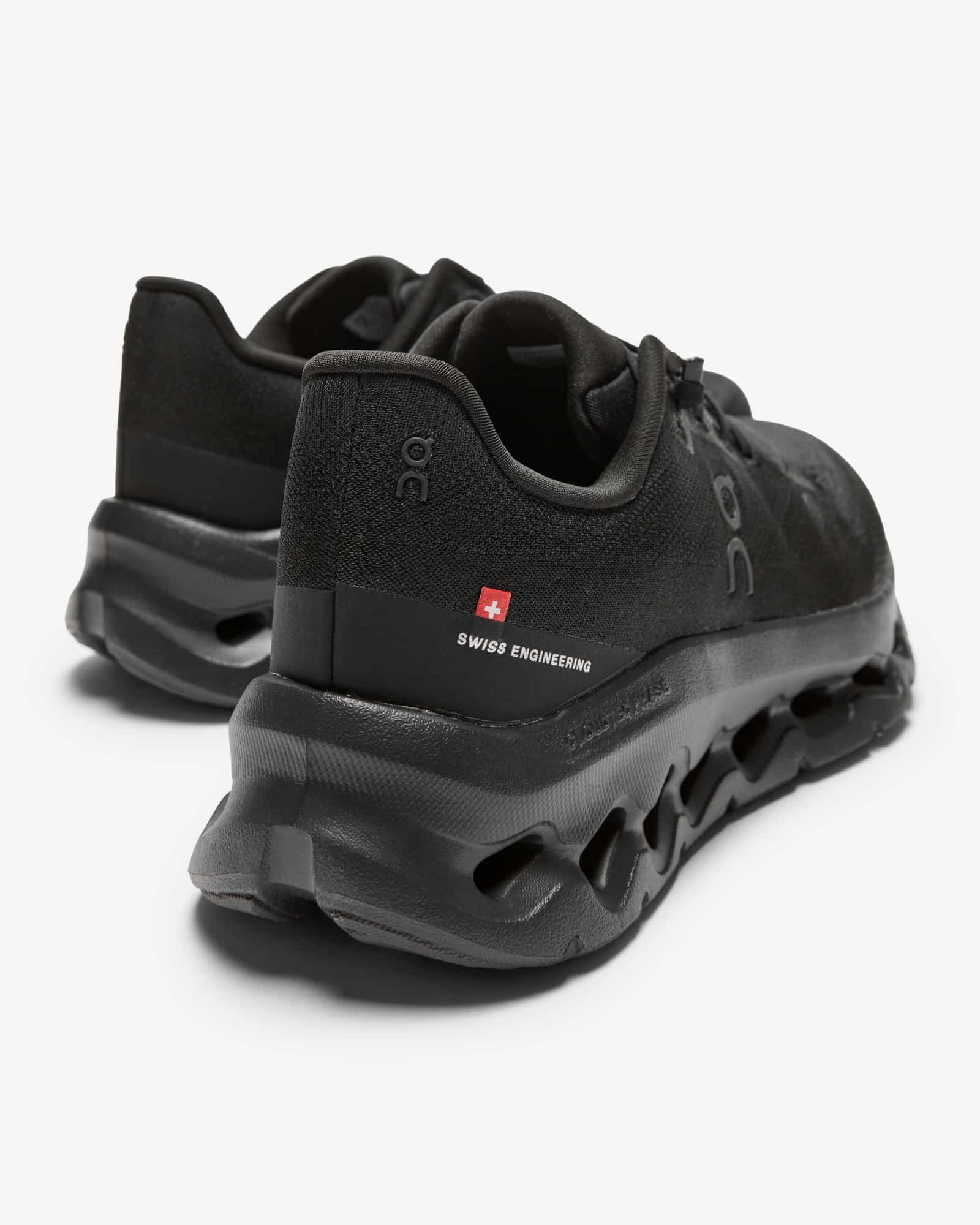 On Running Cloudnova Black