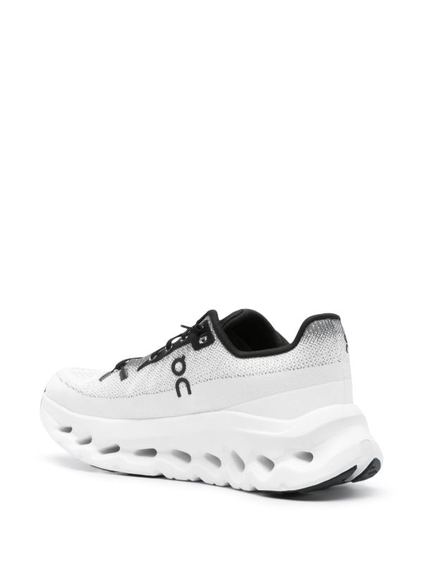 On Running Cloudmonster White / Black