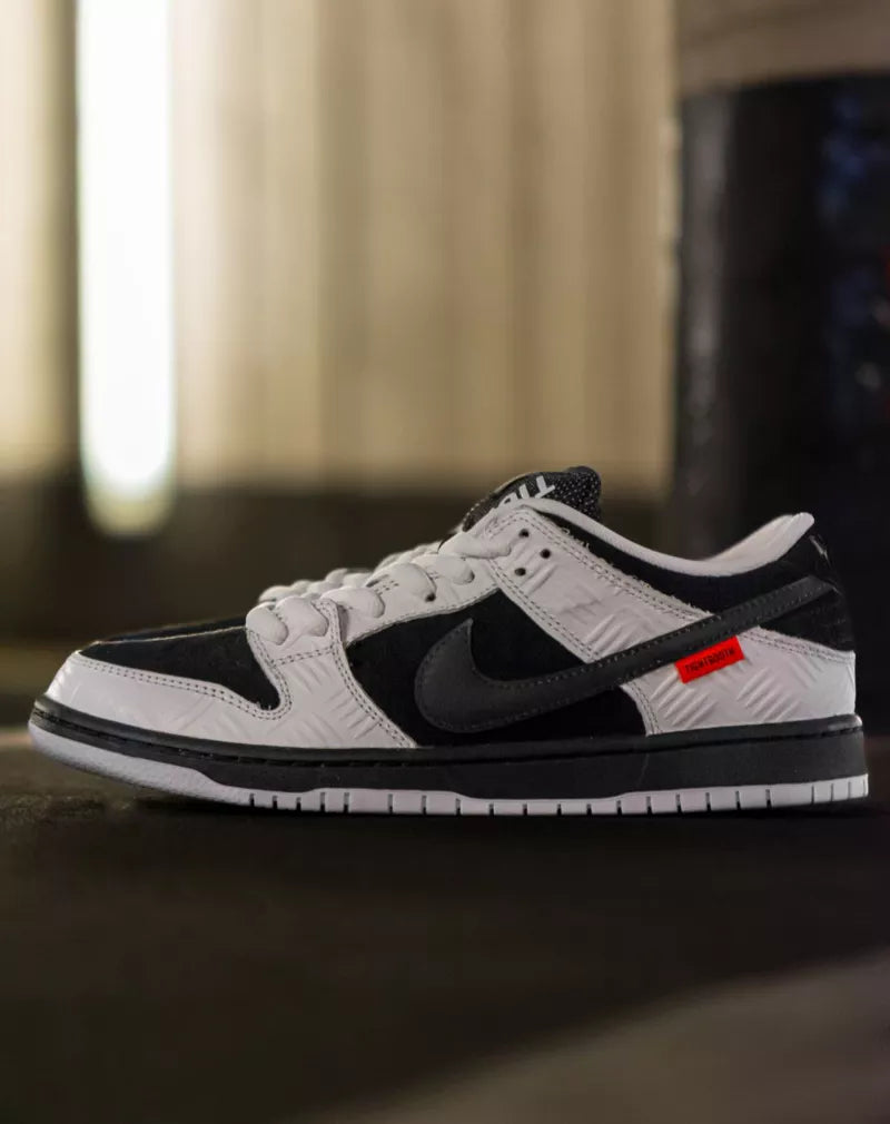 Nike SB Dunk Low TIGHTBOOTH
