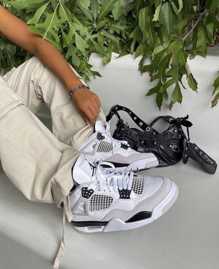 Jordan 4 RetroMilitary Black