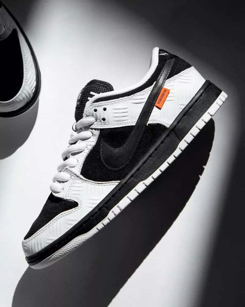 Nike SB Dunk Low TIGHTBOOTH