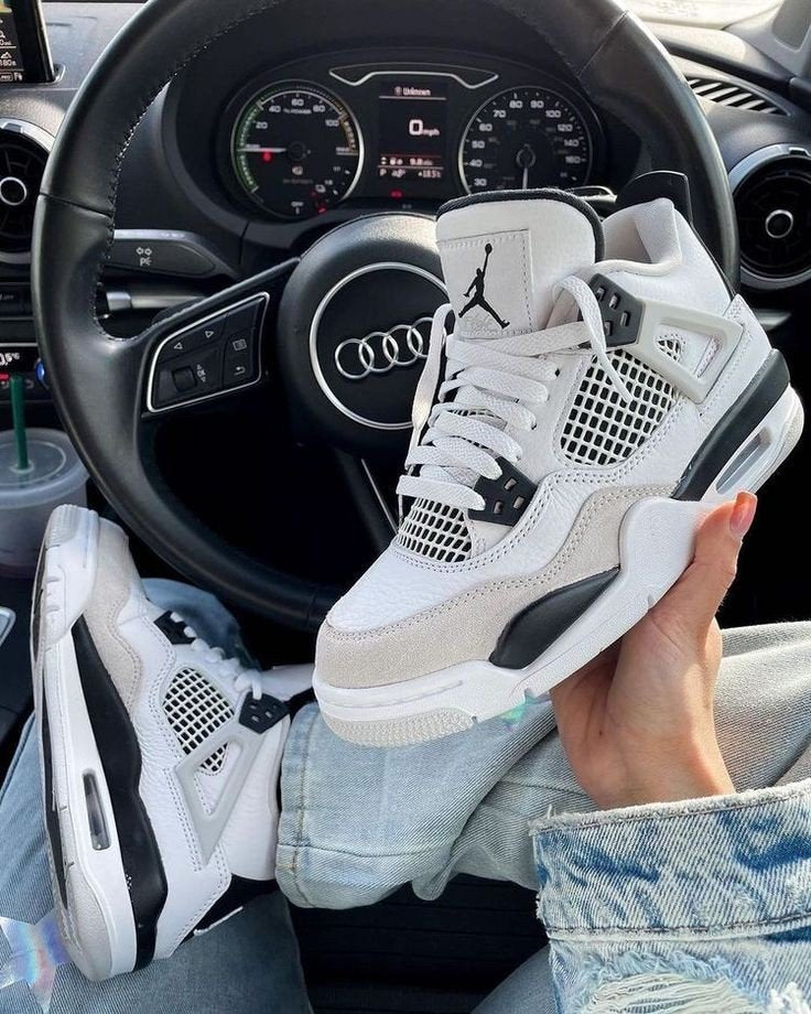 Jordan 4 RetroMilitary Black