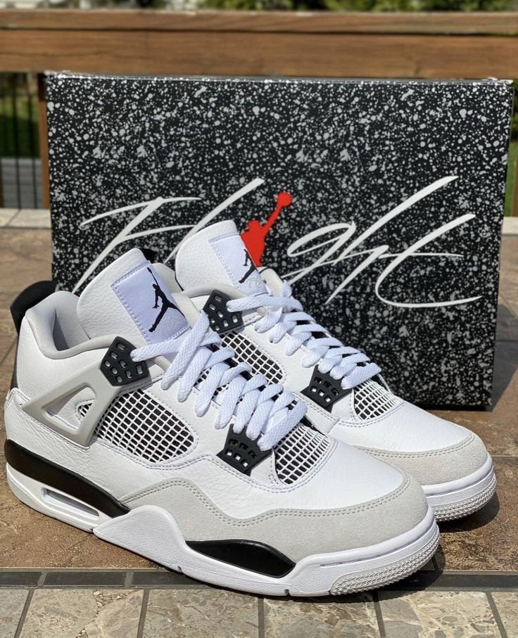 Jordan 4 RetroMilitary Black
