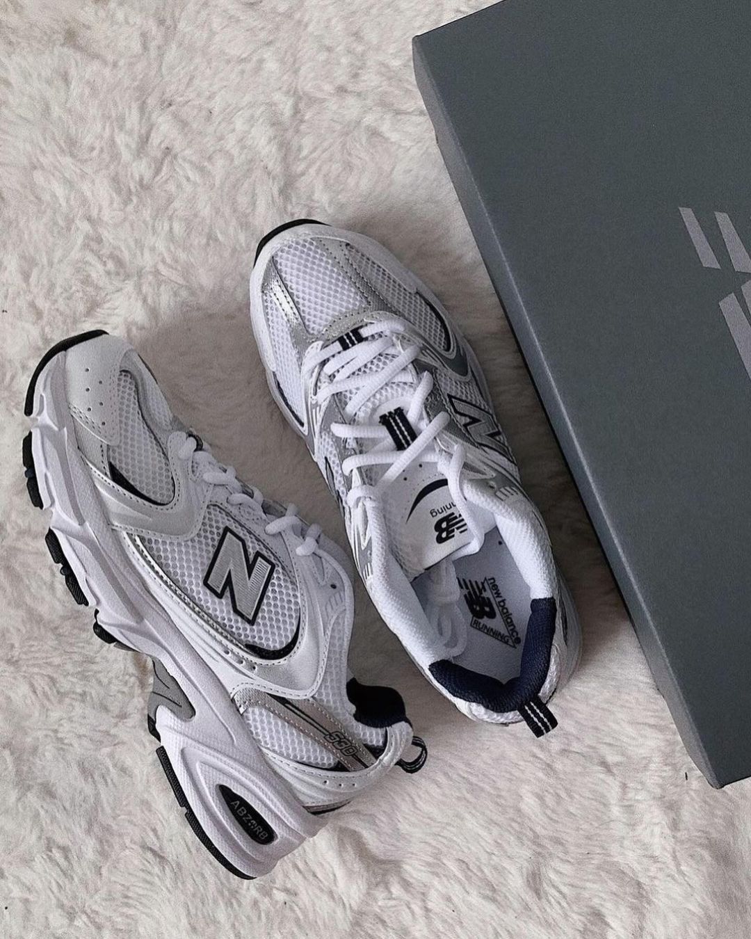 New Balance 530 White Silver Navy