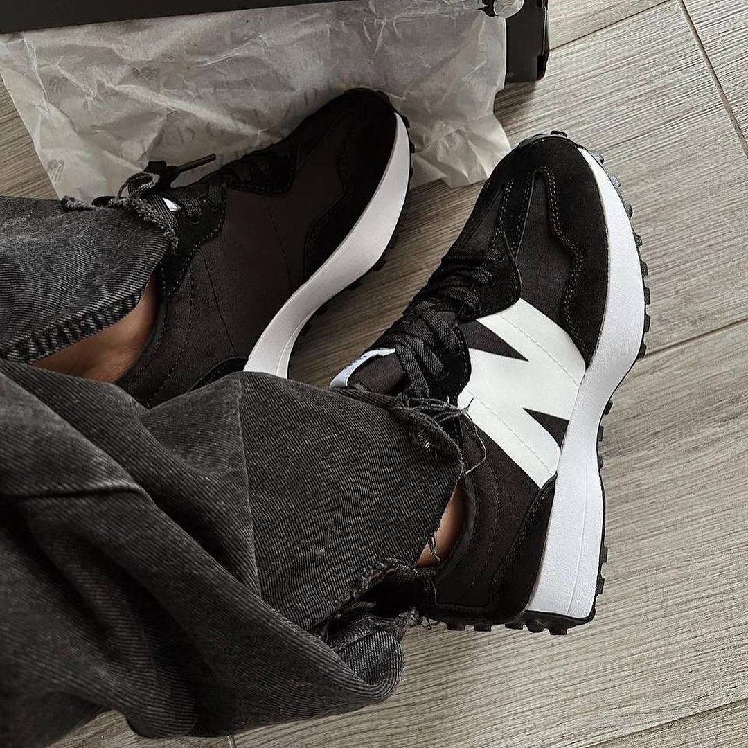 New Balance 327 Black
