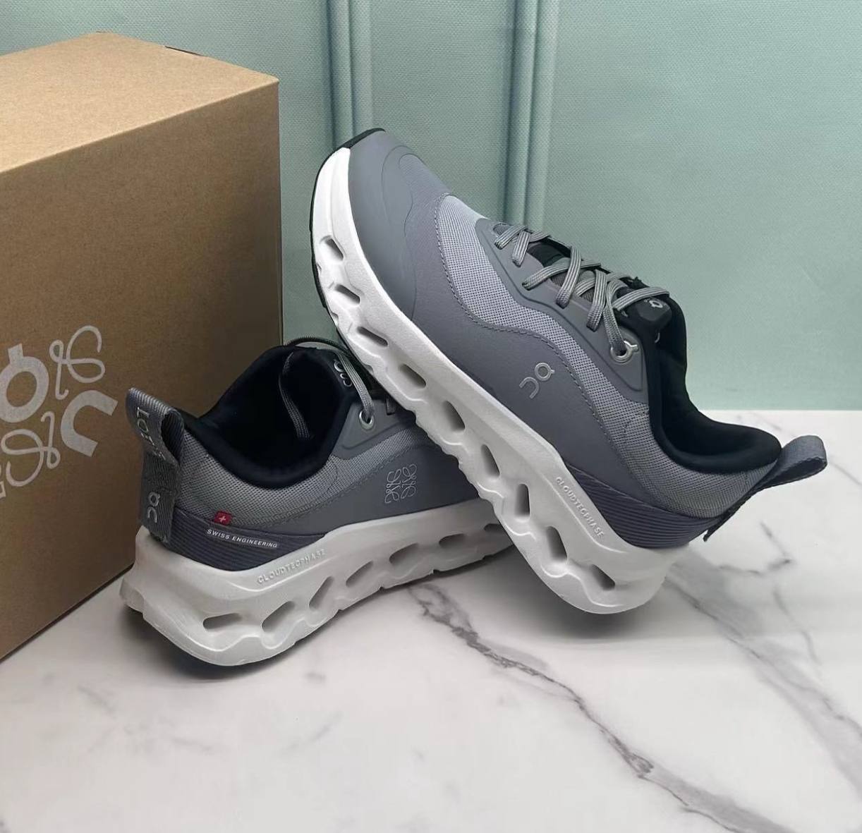 ON RUNNING CLOUDTILT 2 LOEWE GREY
