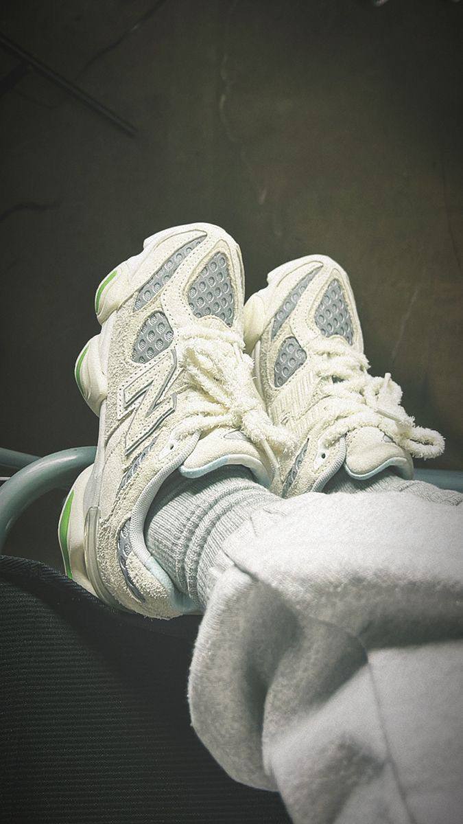 New Balance 9060