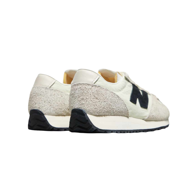 New Balance 471 unisex trainers in white and navy