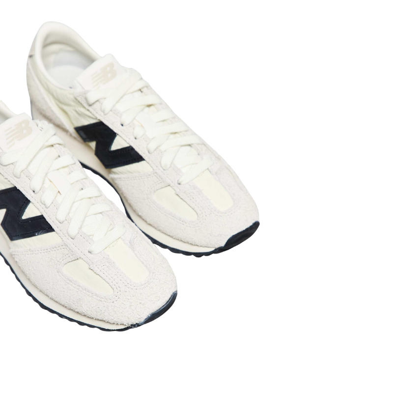 New Balance 471 unisex trainers in white and navy