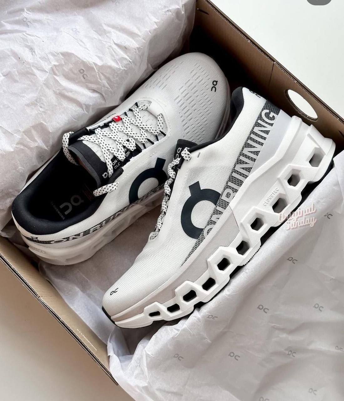 On Running Cloud monster Undyed White
