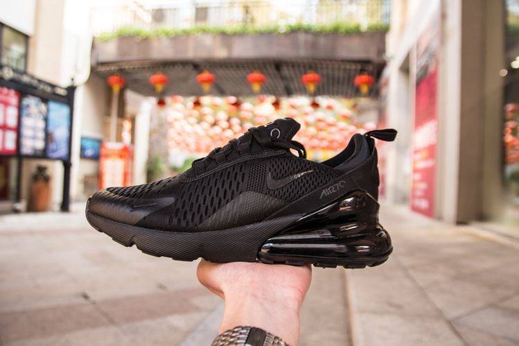 Nike Air Max 270
Triple Black