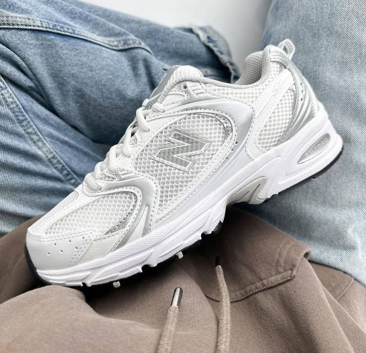 New Balance 530 white sliver